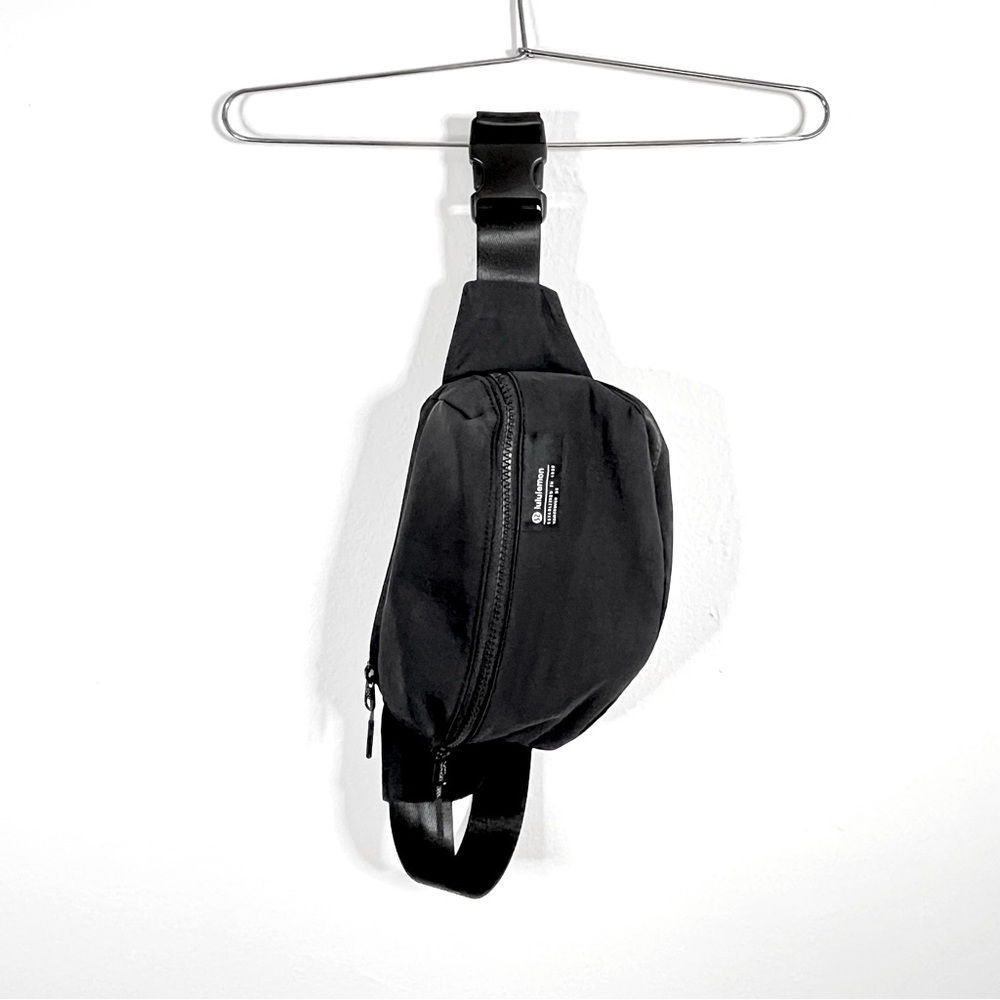Lululemon Clean Lines Belt Bag 2L Black Unisex